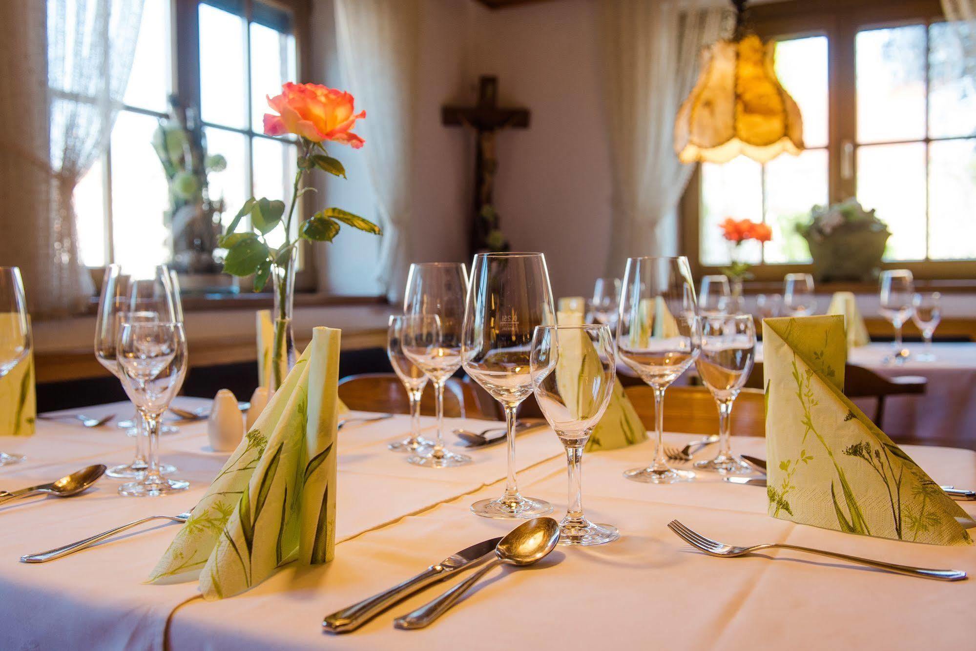 Hotel Gasthof Zum Roessle อัลเทนชตัดท์ ภายนอก รูปภาพ
