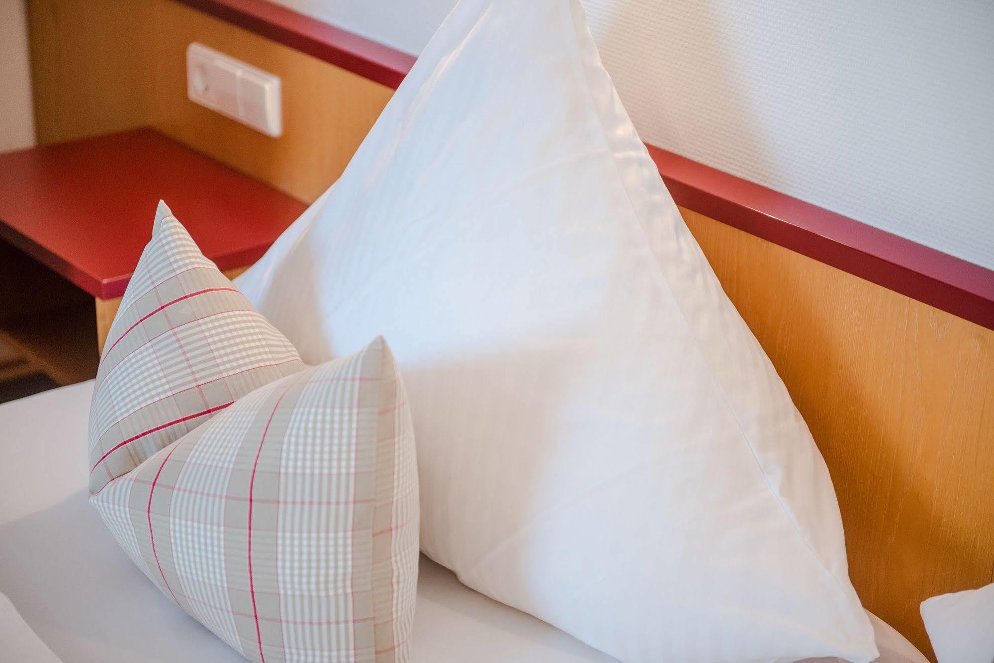 Hotel Gasthof Zum Roessle อัลเทนชตัดท์ ภายนอก รูปภาพ